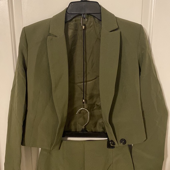Army Green 2 Piece Crop Blazer Mini Skirt Set Size S - Picture 2 of 5